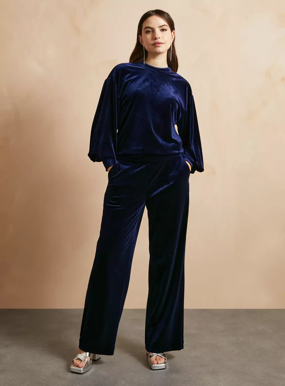 EVERBELLE Navy Velvet Wide Leg Coord Trousers 6 4 EVERBELLE Navy Velvet Wide Leg Coord Trousers 6 - Image 2