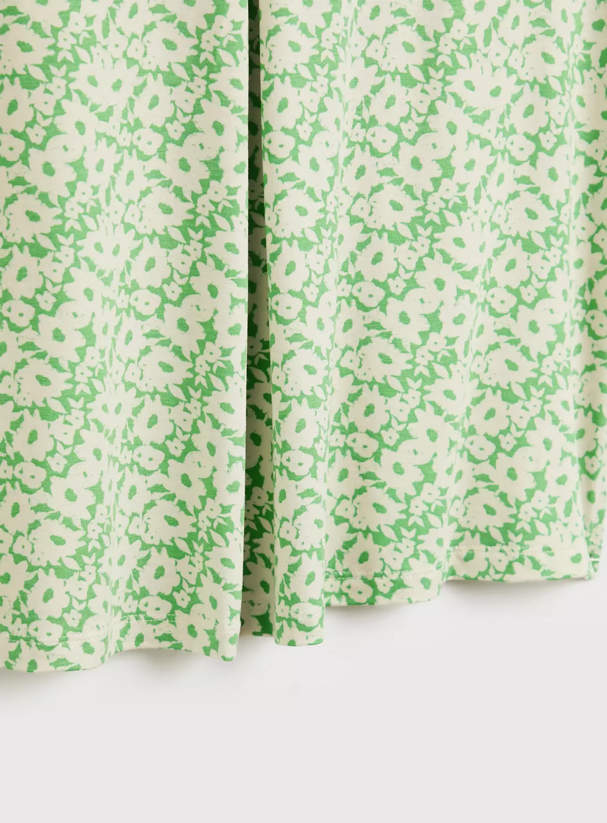 Green Floral V-Neck & Front Longline Vest Top 14 5 Green Floral V-Neck & Front Longline Vest Top 14 - Image 3