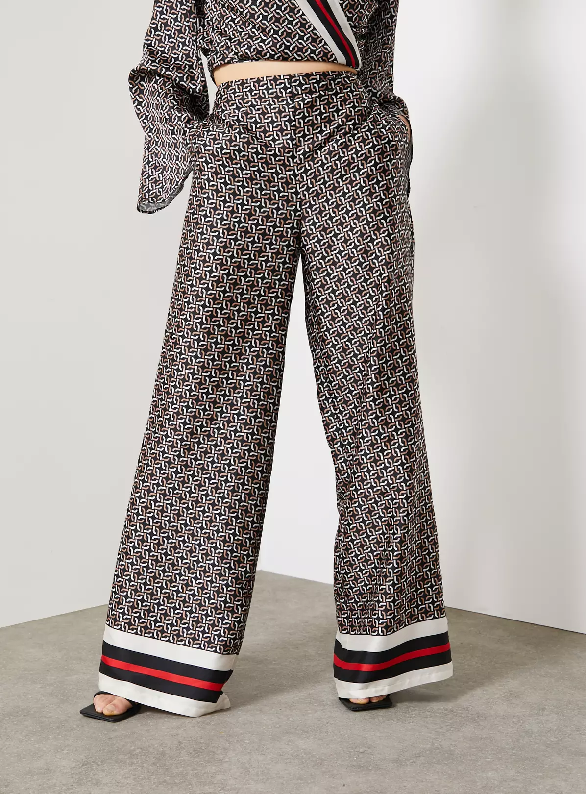 For All The Love Border Printed Satin Co-ord Wide Leg Trouser 14 5 For All The Love Border Printed Satin Co-ord Wide Leg Trouser 14 - Image 3