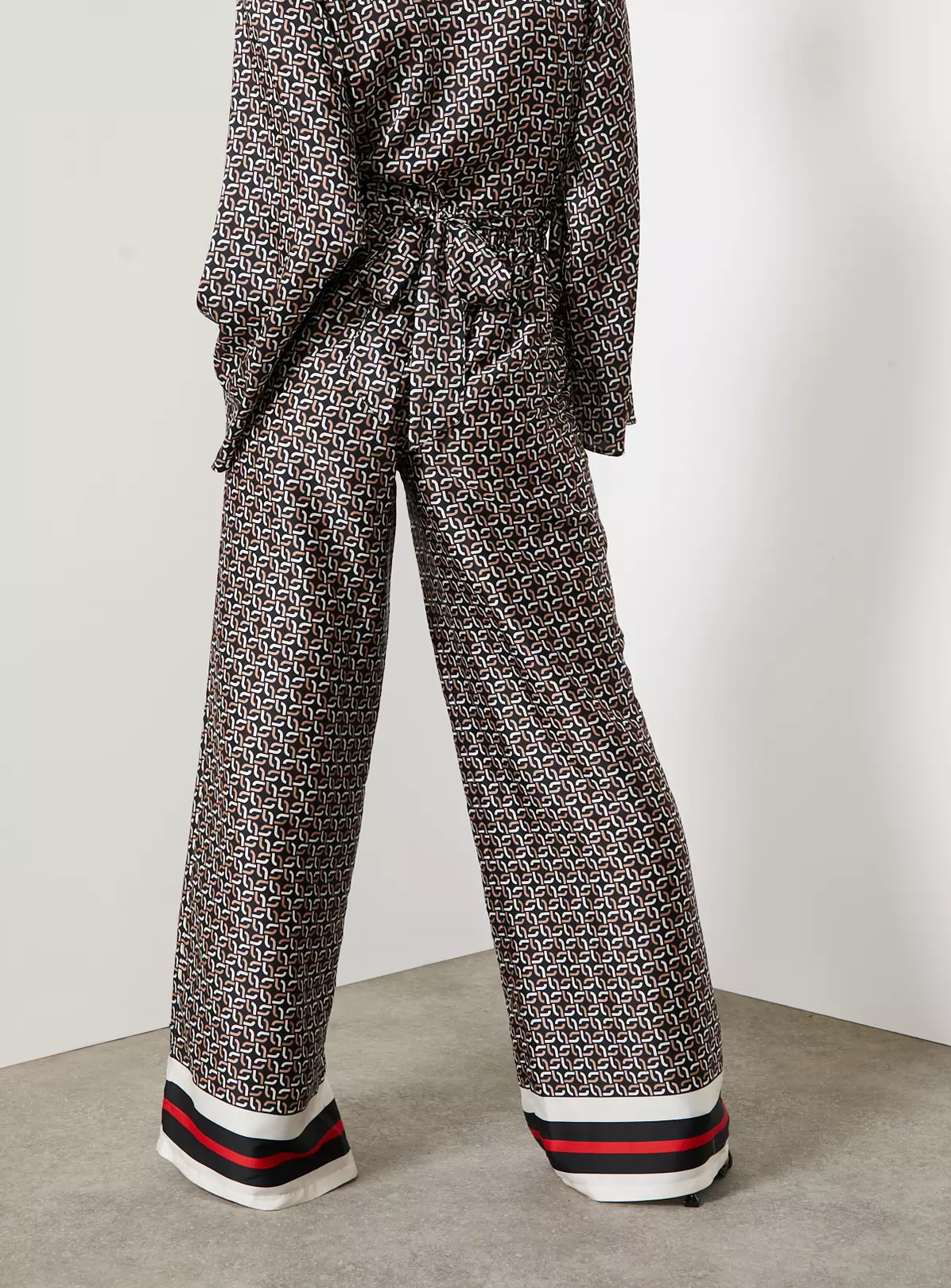 For All The Love Border Printed Satin Co-ord Wide Leg Trouser 14 7 For All The Love Border Printed Satin Co-ord Wide Leg Trouser 14 - Image 5