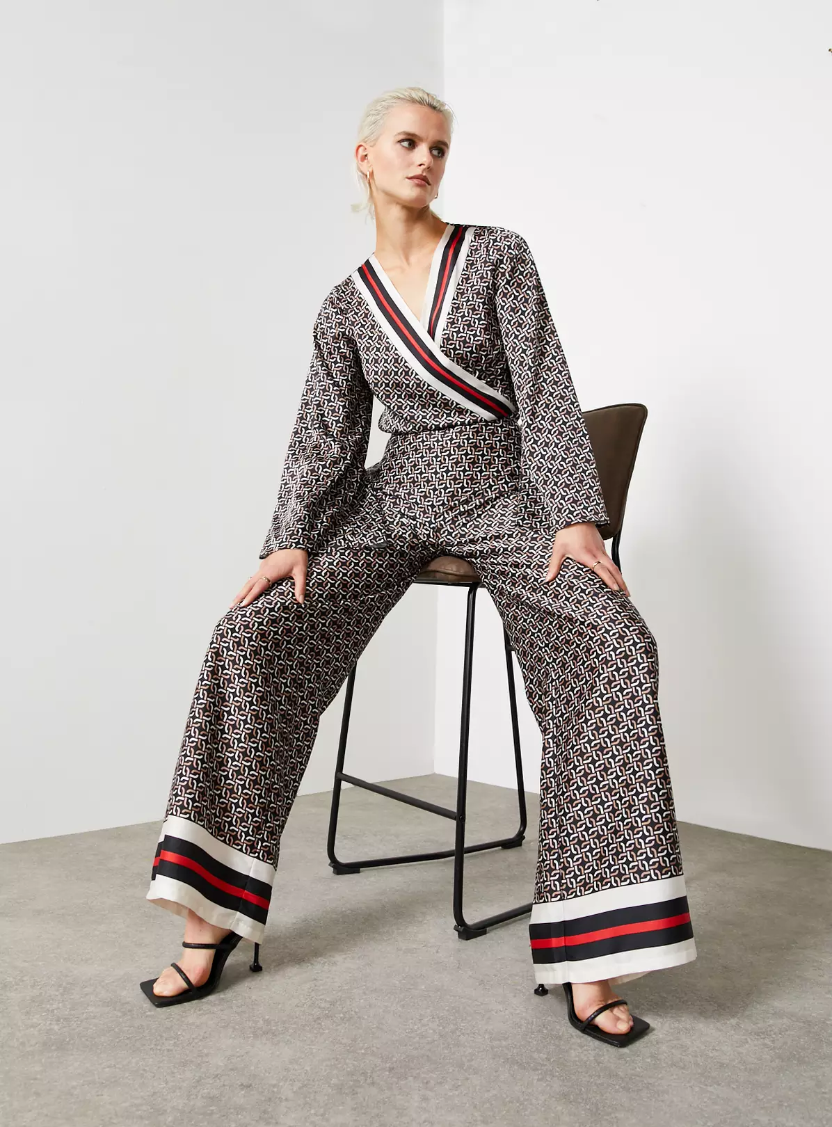 For All The Love Border Printed Satin Co-ord Wide Leg Trouser 16 4 For All The Love Border Printed Satin Co-ord Wide Leg Trouser 16 - Image 2