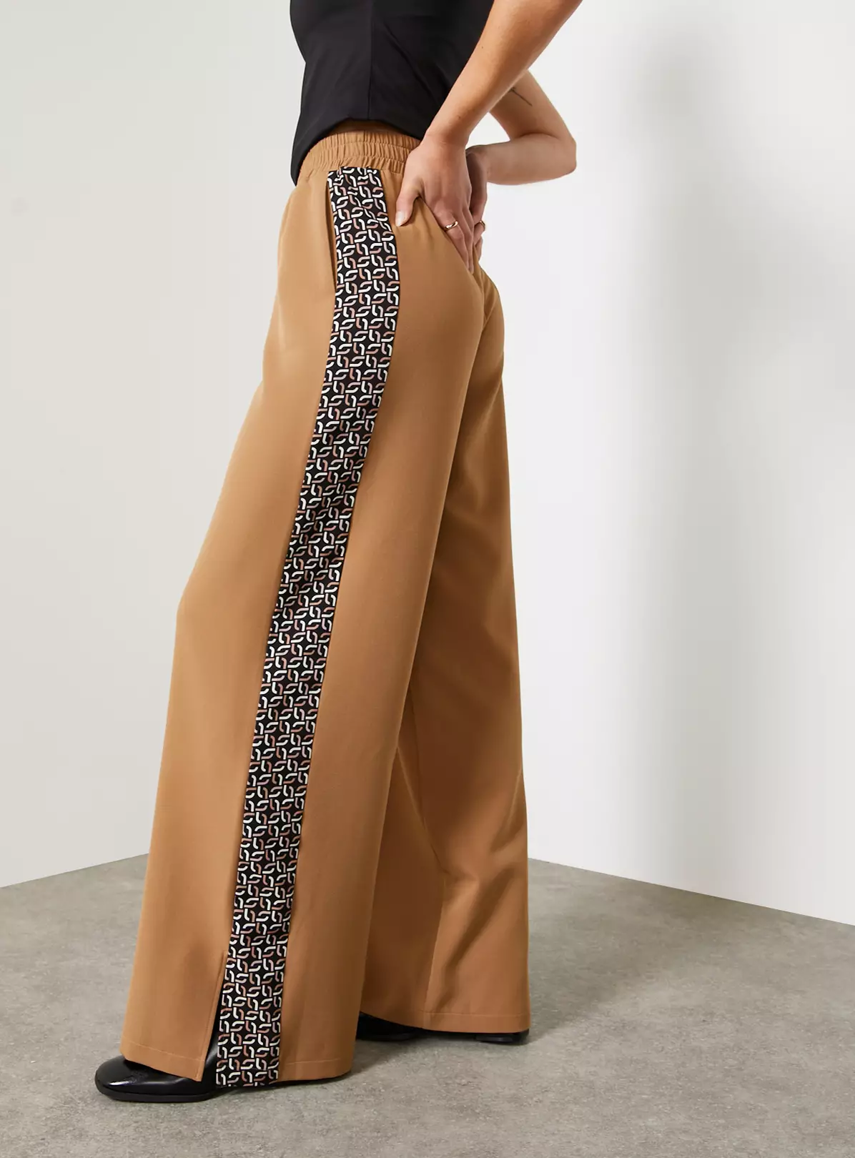 For All The Love Brown Printed Side Stripe Wide Leg Trouser 18 4 For All The Love Brown Printed Side Stripe Wide Leg Trouser 18 - Image 2