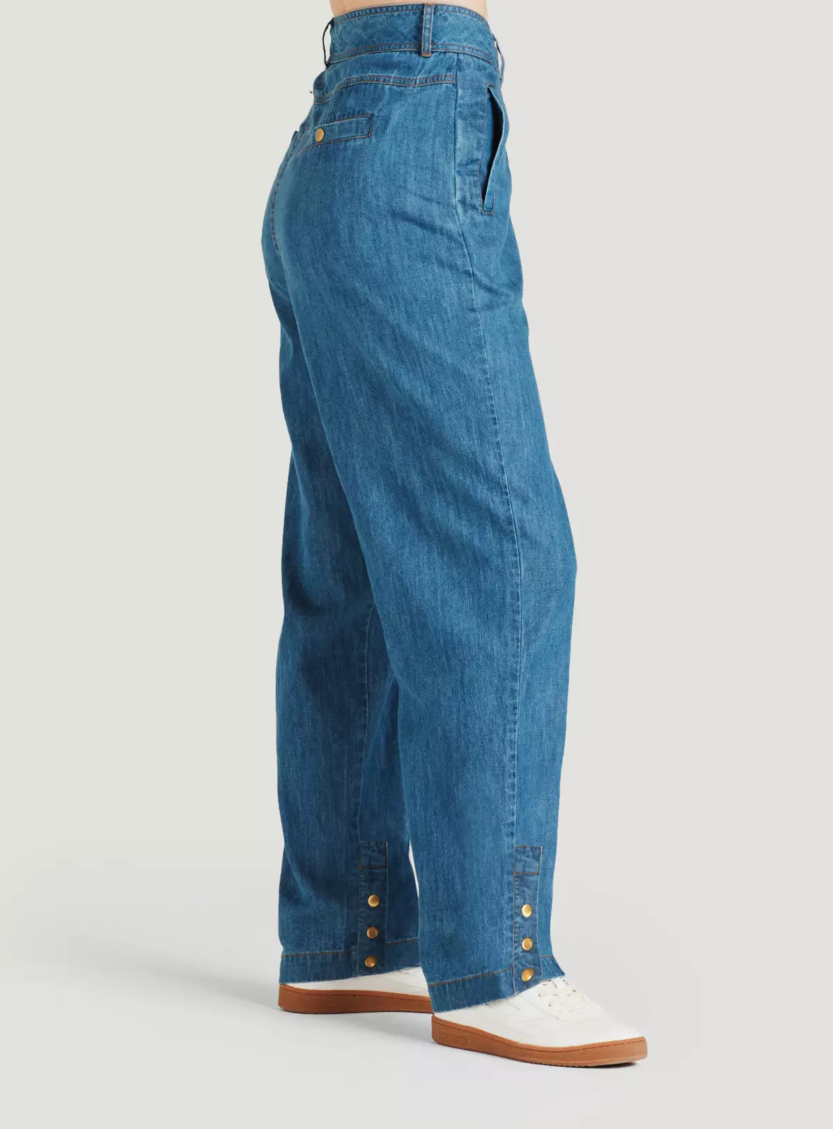 THOUGHT Asterope Organic Cotton Chambray Tapered Trouser 10 6 THOUGHT Asterope Organic Cotton Chambray Tapered Trouser 10 - Image 4