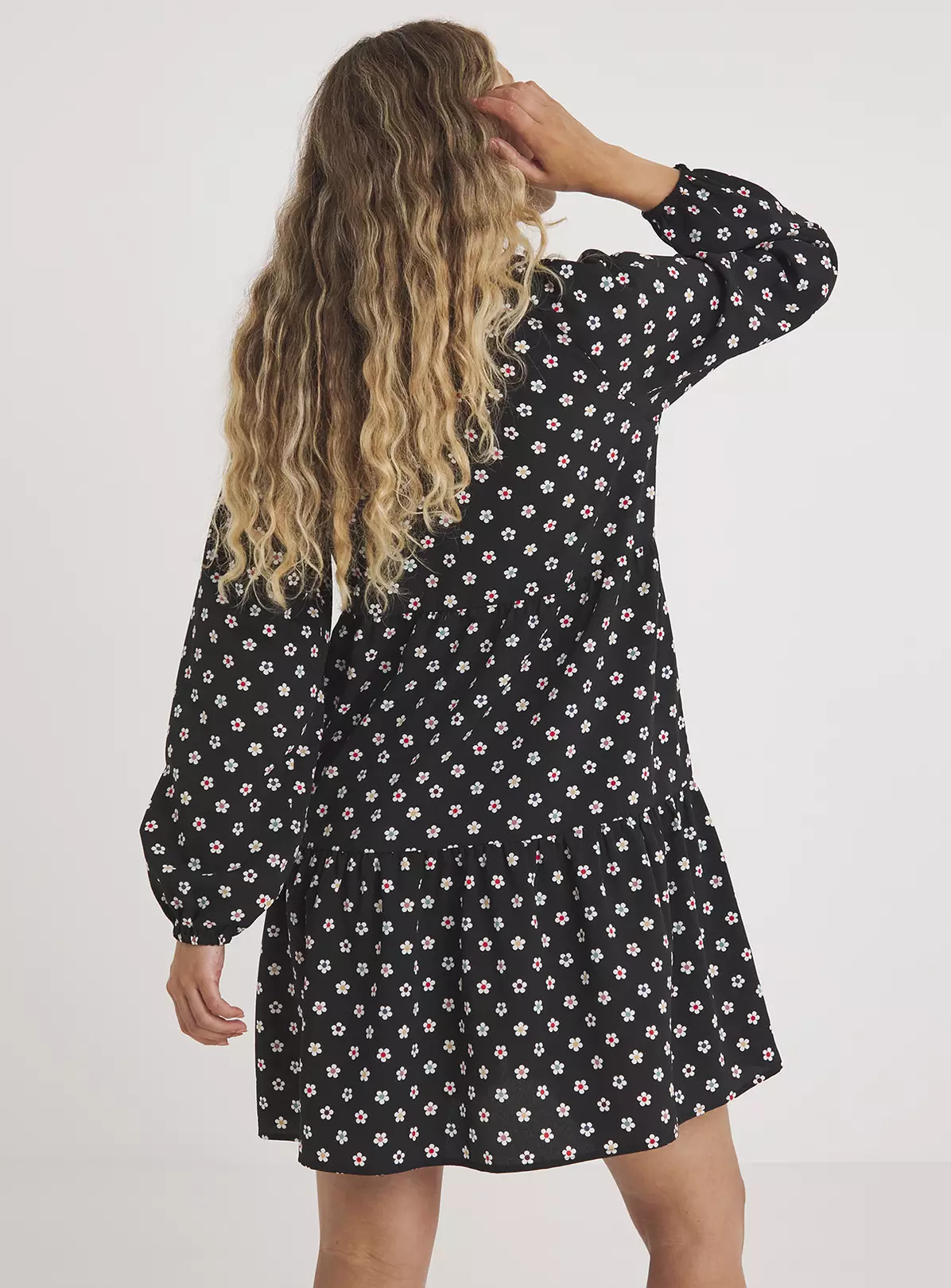SIMPLY BE Black Floral Tiered Smock Dress 32 6 SIMPLY BE Black Floral Tiered Smock Dress 32 - Image 4