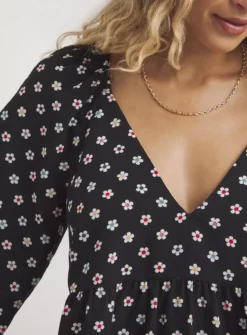 SIMPLY BE Black Floral Tiered Smock Dress 32