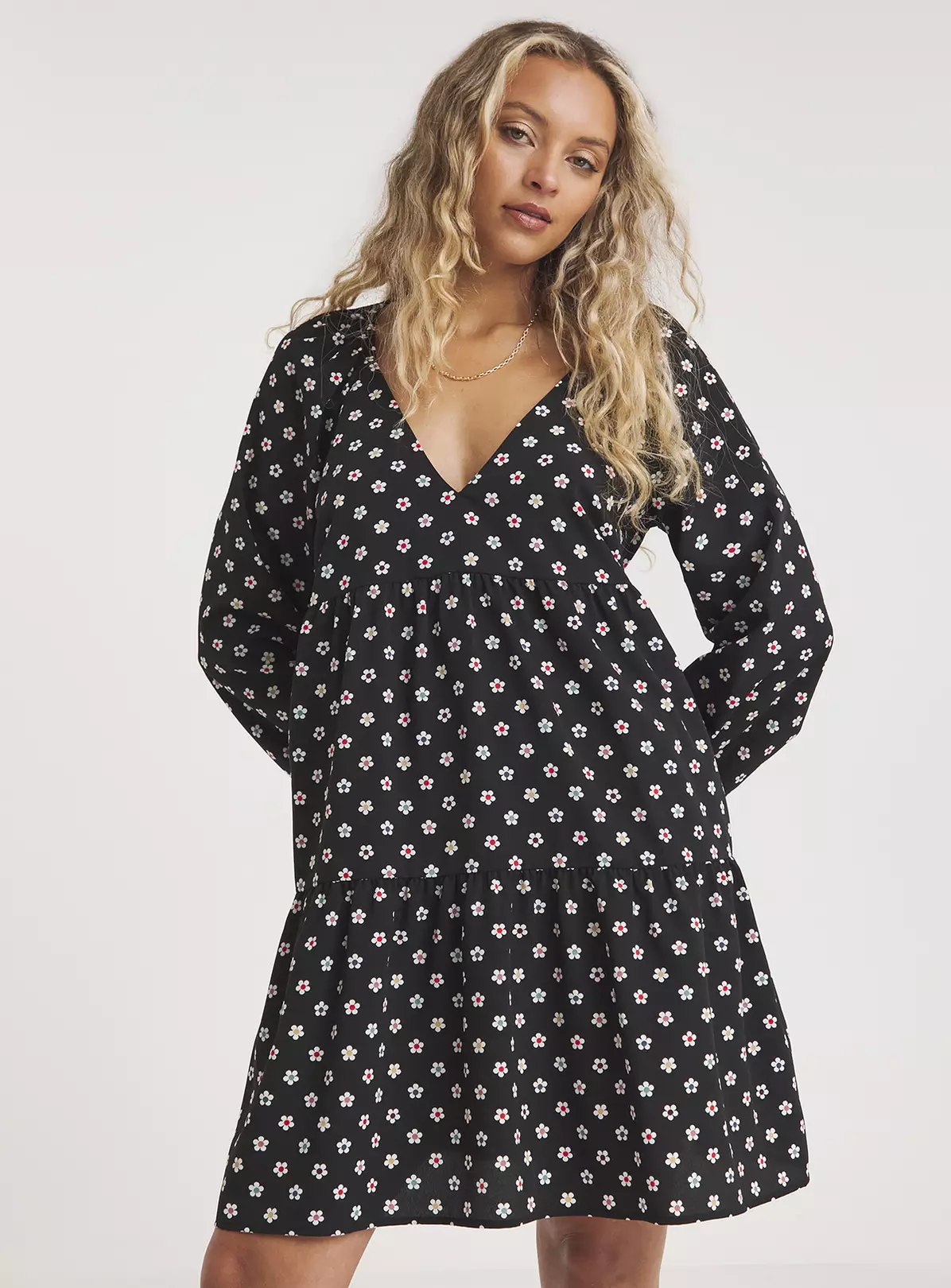 SIMPLY BE Black Floral Tiered Smock Dress 32 5 SIMPLY BE Black Floral Tiered Smock Dress 32 - Image 3