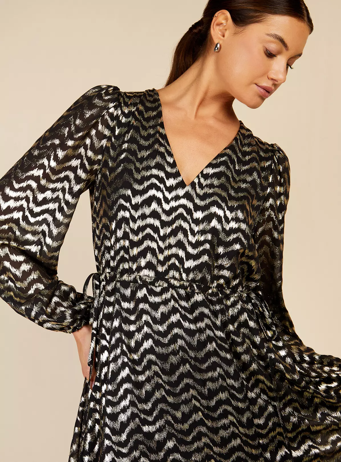 VOGUE WILLIAMS Black Foil Midaxi 18 3 VOGUE WILLIAMS Black Foil Midaxi 18