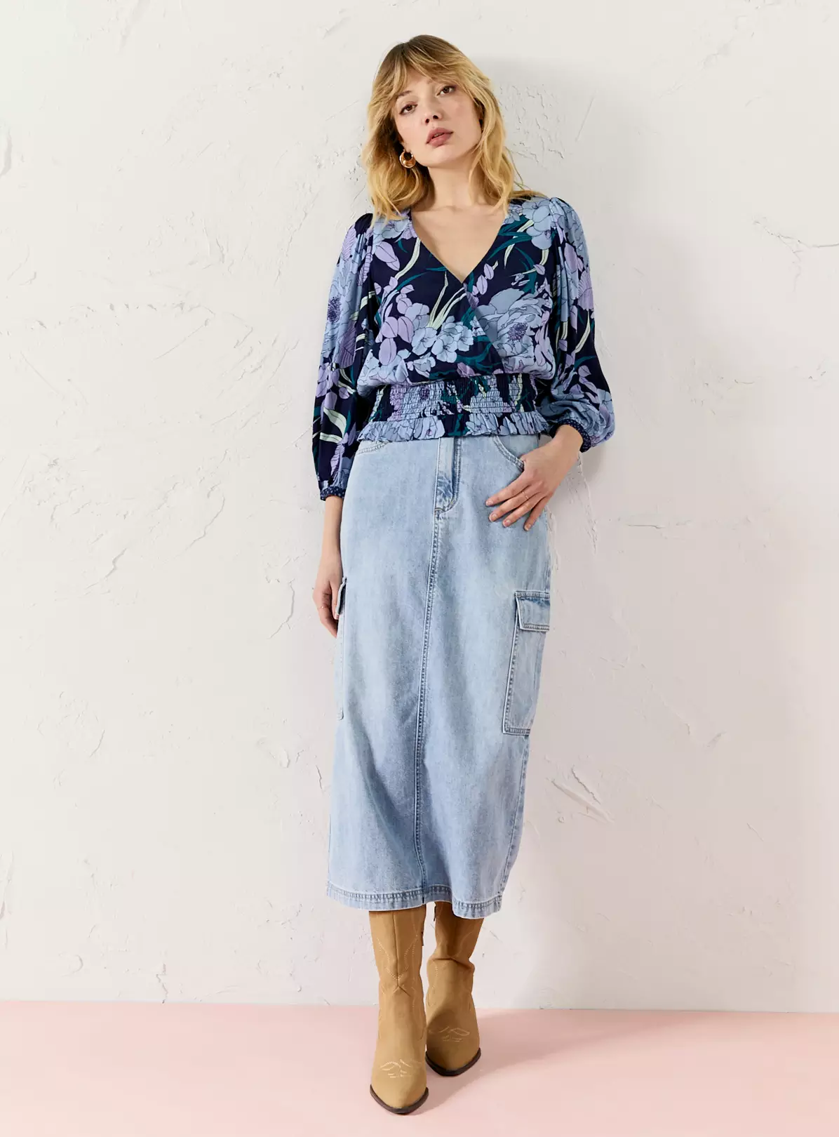 EVERBELLE Spring Peony Shirred Waist V-Neck Top 18 5 EVERBELLE Spring Peony Shirred Waist V-Neck Top 18 - Image 3