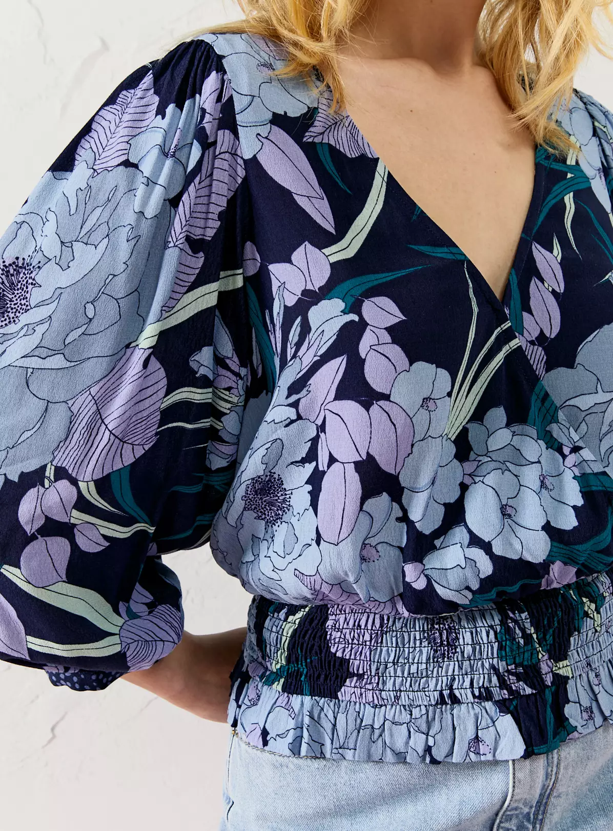 EVERBELLE Spring Peony Shirred Waist V-Neck Top 18 3 EVERBELLE Spring Peony Shirred Waist V-Neck Top 18