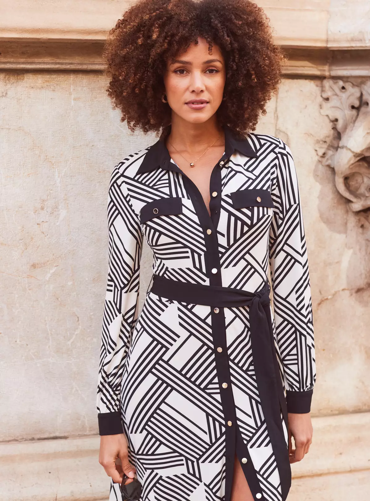 SOSANDAR Ivory Geo Printed Ity Belted Shirt Dress 20 6 SOSANDAR Ivory Geo Printed Ity Belted Shirt Dress 20 - Image 4