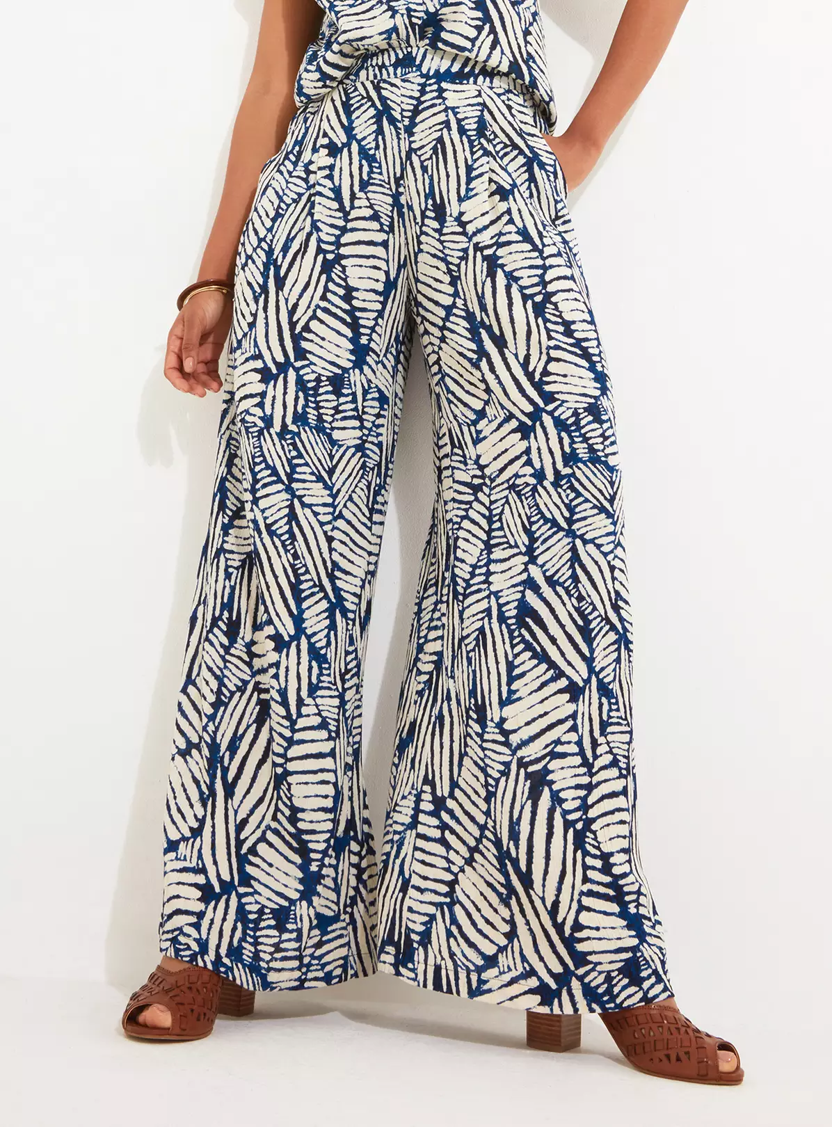 JOE BROWNS Abstract Fern Print Co Ord Trousers 8 4 JOE BROWNS Abstract Fern Print Co Ord Trousers 8 - Image 2