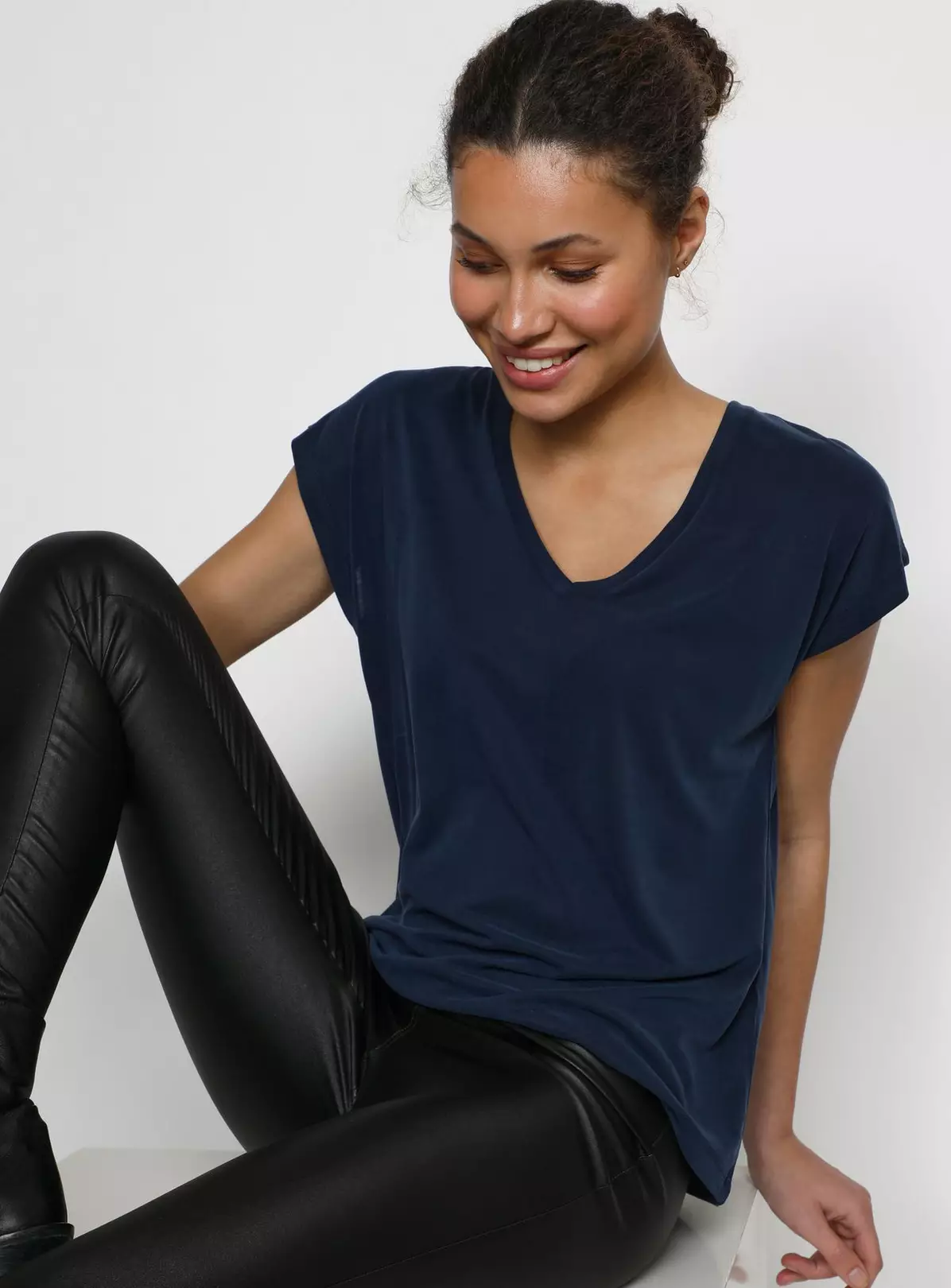 KAFFE Lise V Neck T Shirt L 8 KAFFE Lise V Neck T Shirt L - Image 6